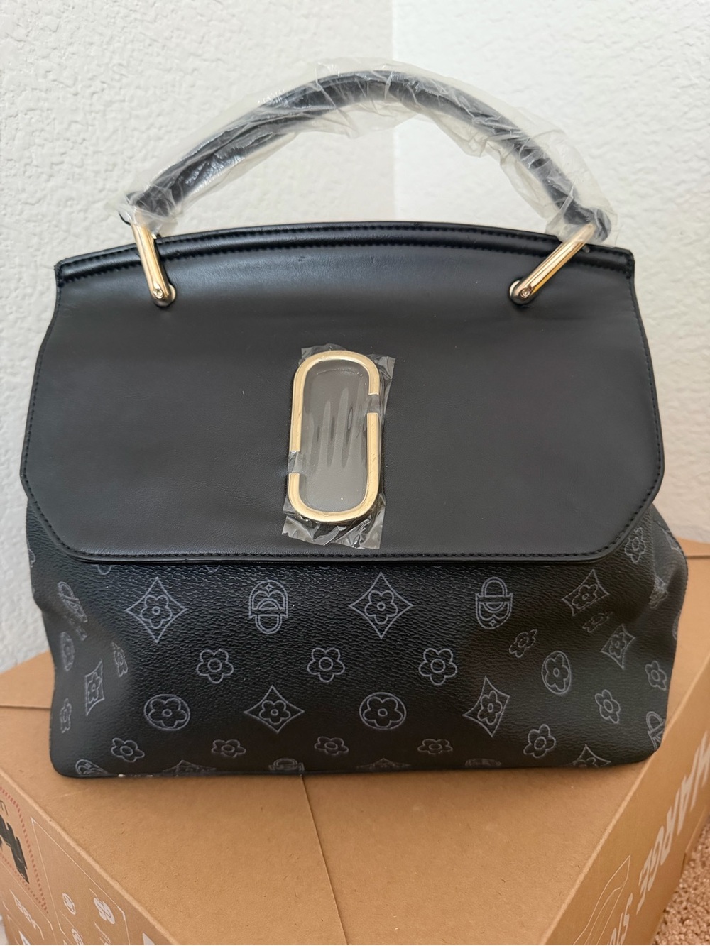 NWT La-Vinchi obede Black Monogram Top Handle Satchel Bag with Gold Hardware - Picture 1 of 9
